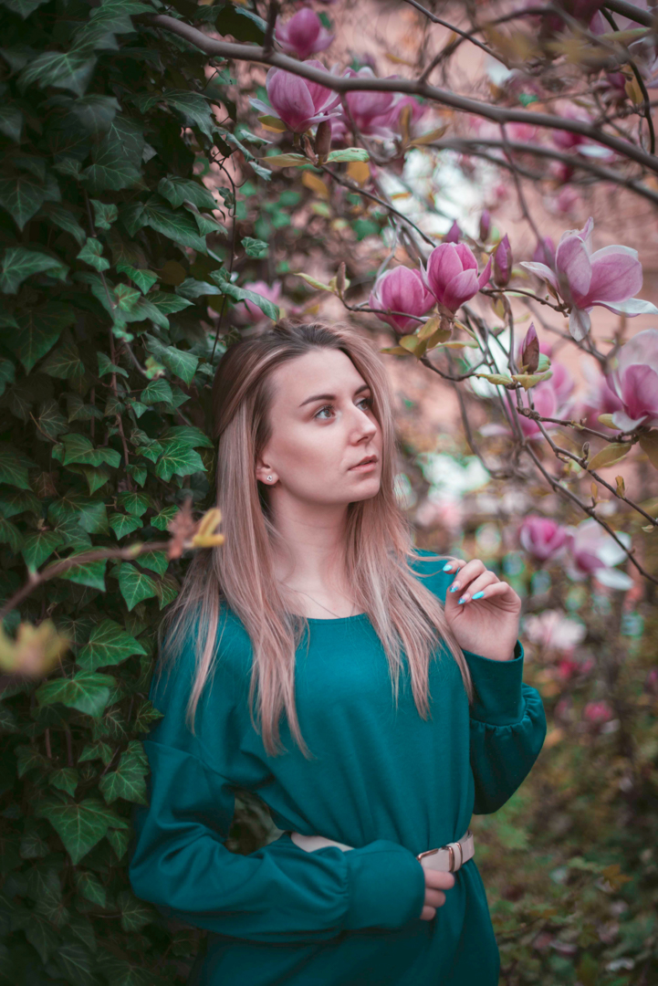 Portrétní focení Sáry v magnoliích